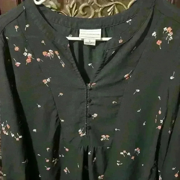 Liz Claiborne S Women’s Black Floral Sheer Blouse V-Neck Long Sleeve Top Casual - Picture 4 of 4